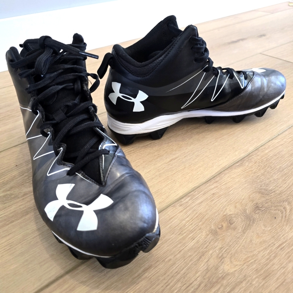 Under Armour Black & White Men's Size 11 Cleats Athletic Sports Shoes